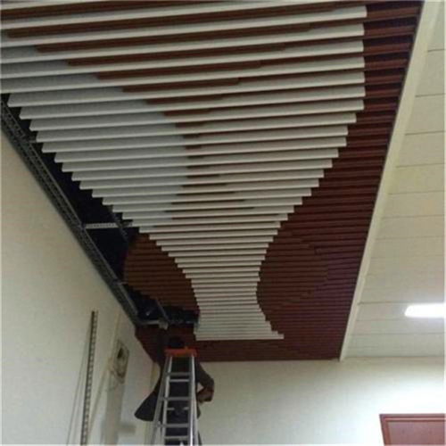 弧形铝方通 现代商场装饰的点睛之笔，白色铝板的优雅演绎